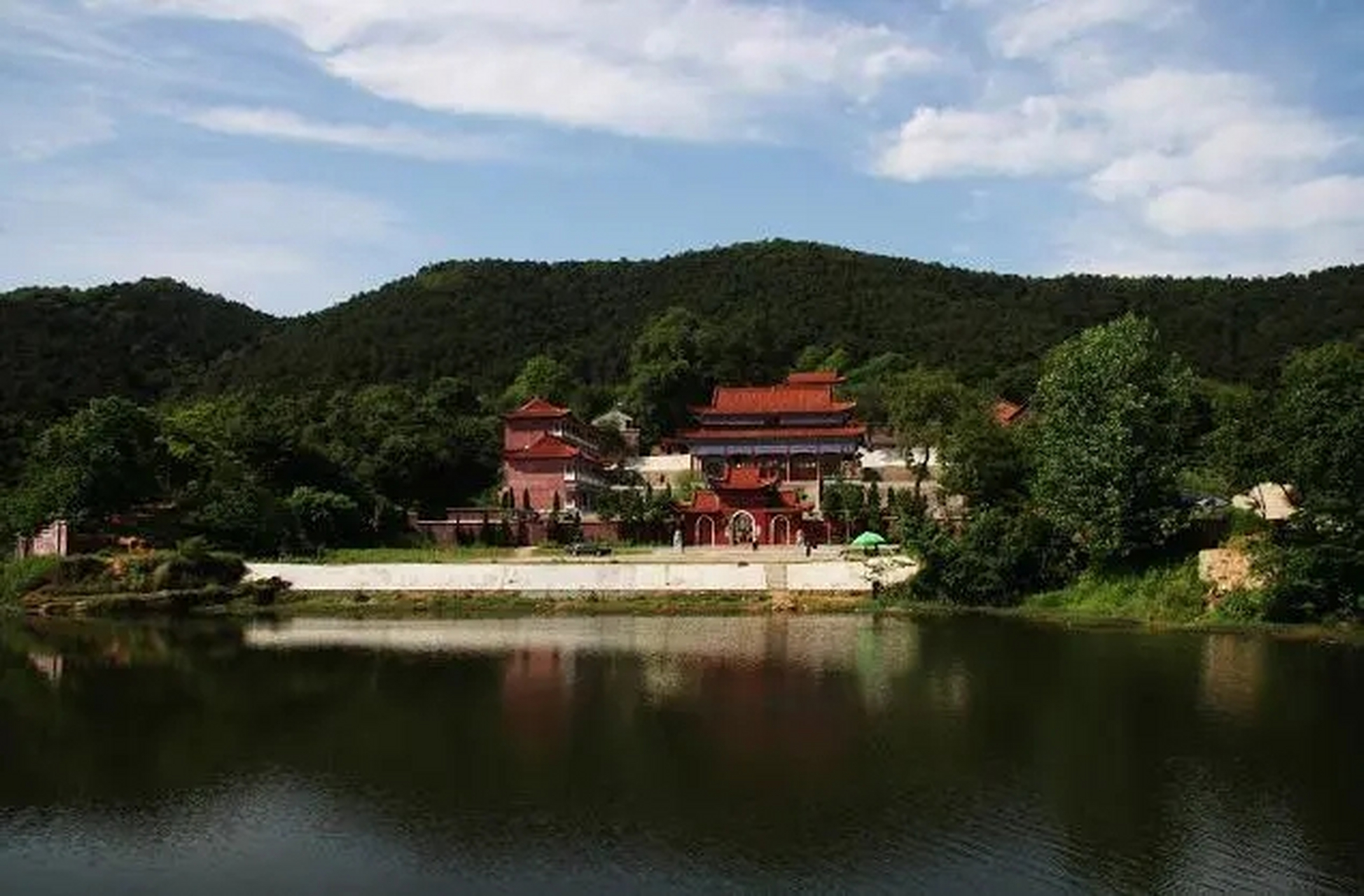 7月创作激励计划# 贤隐寺在河南省信阳市浉河区湖东街道贤山南麓幽谷