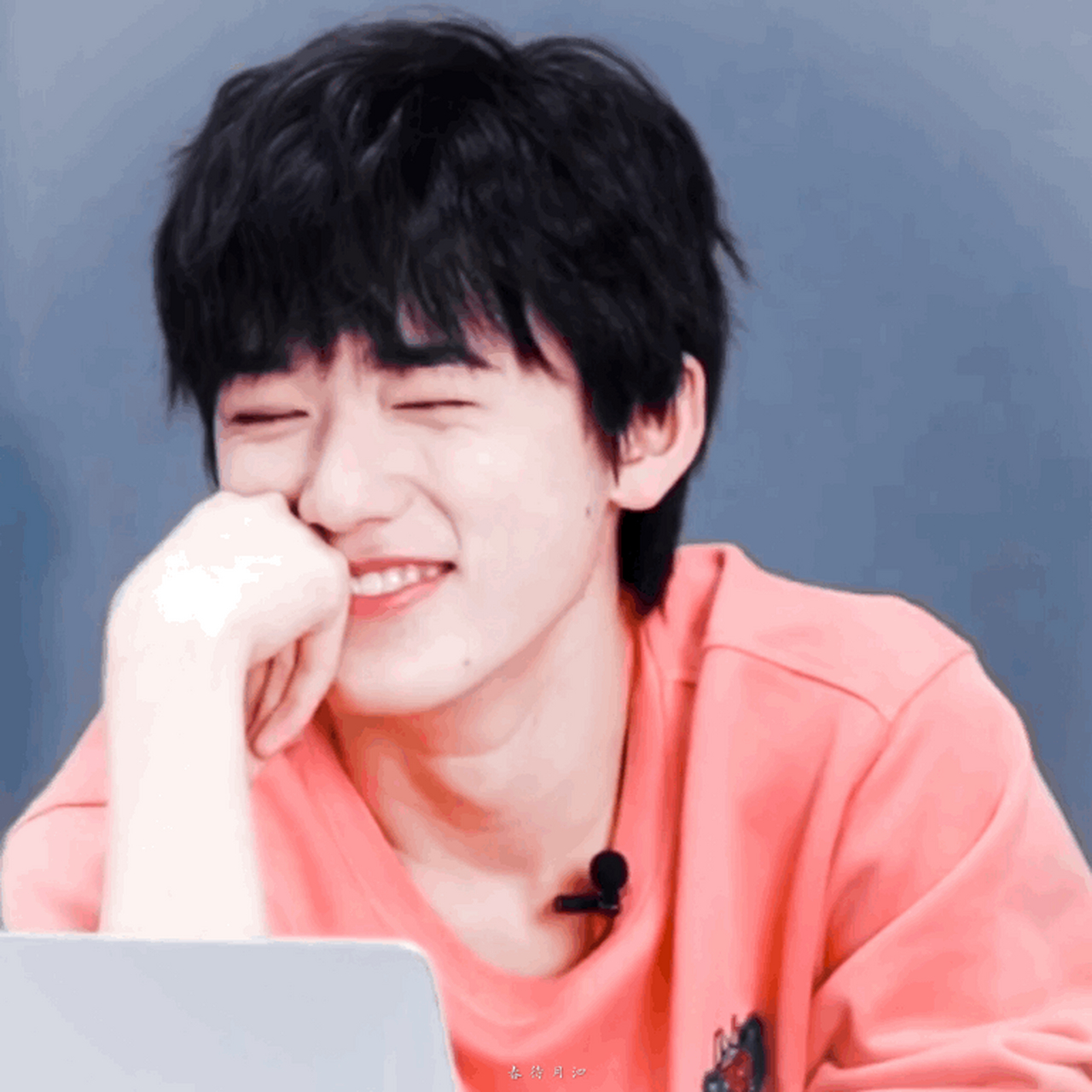 轩轩的撒娇谁又能抵挡得住呢?你是在哪个时刻爱上宋亚轩的呢?