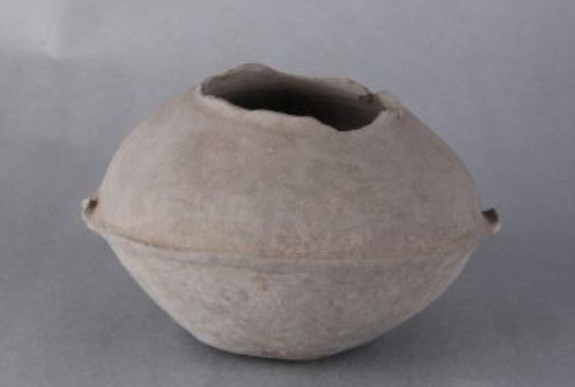 【如果国宝会说话】 新石器时代灰陶罐 底径8,腹径16,残高10.