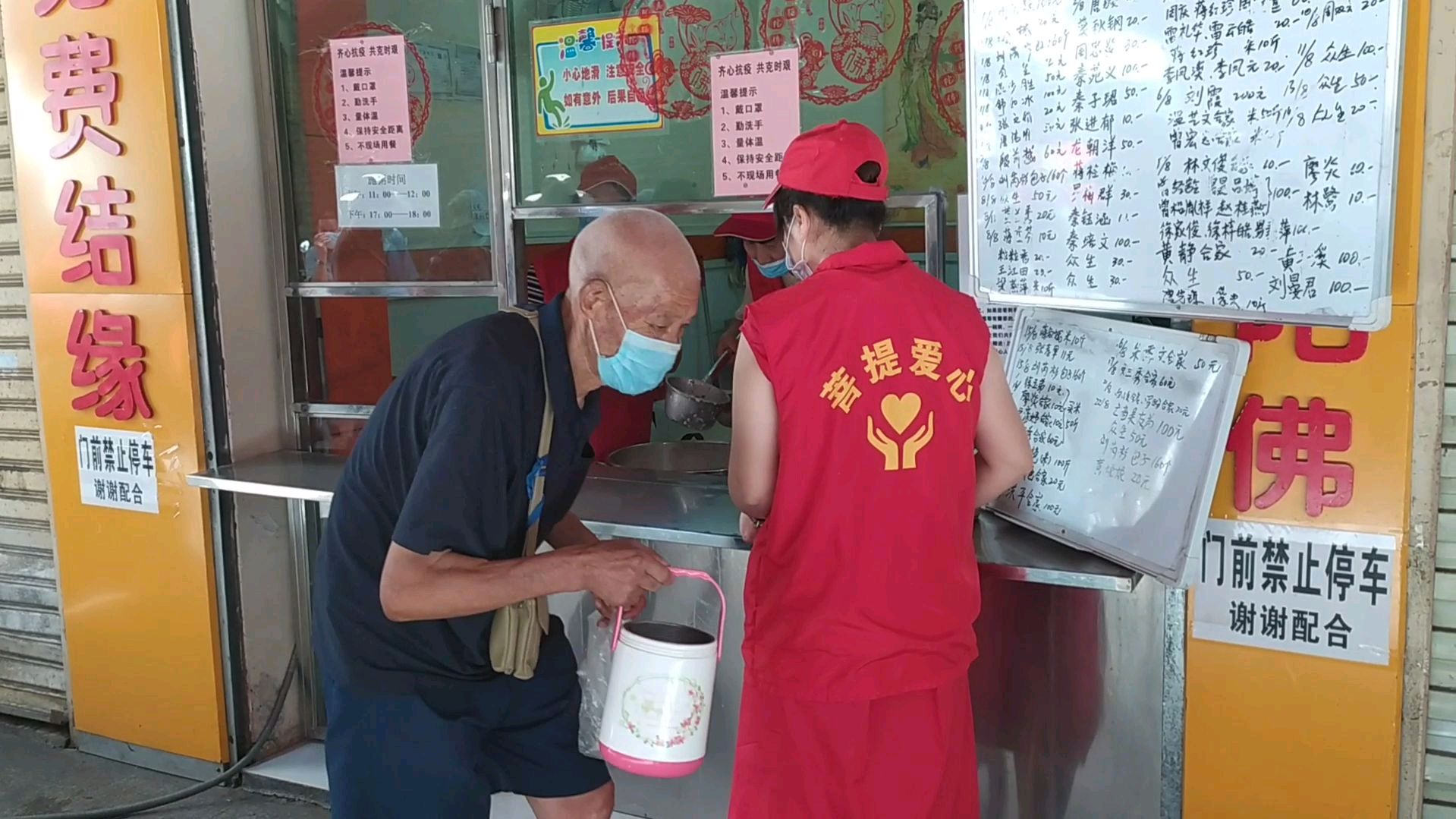 桂林市中心的小巷里藏着一个免费施粥铺