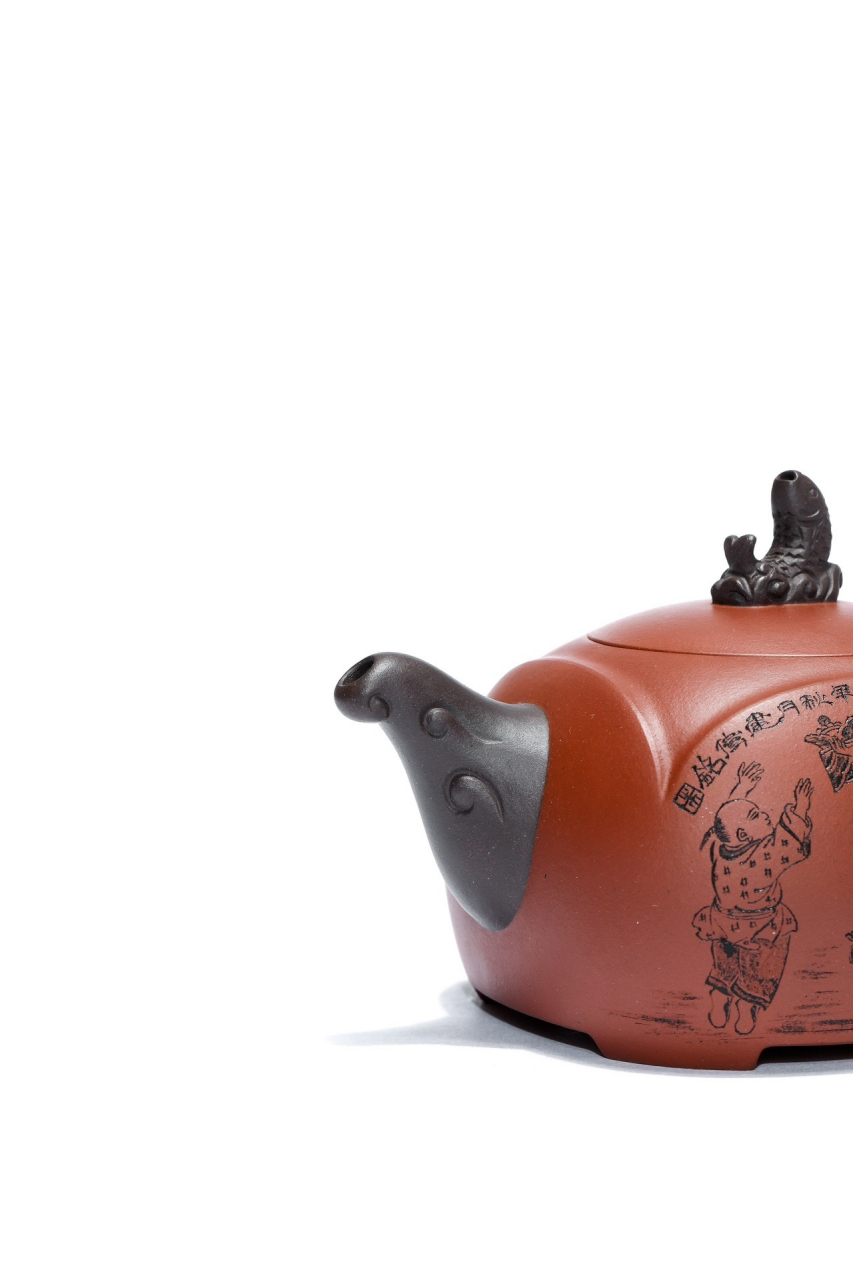 朱建伟·《鱼跃龙门》 家藏清水泥·300cc 作品的主要特点是紫砂壶上