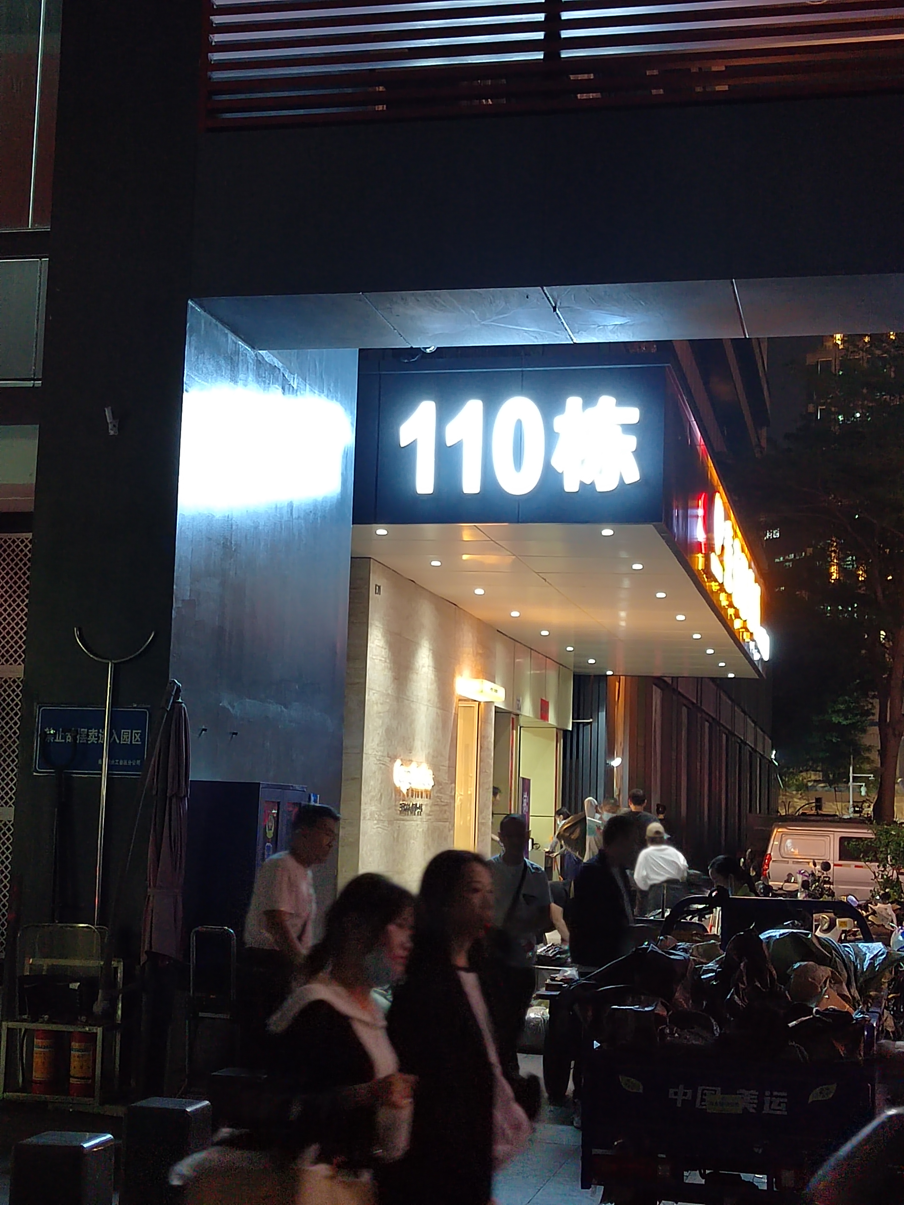 深圳南油服装批发市场110栋二楼生意最好