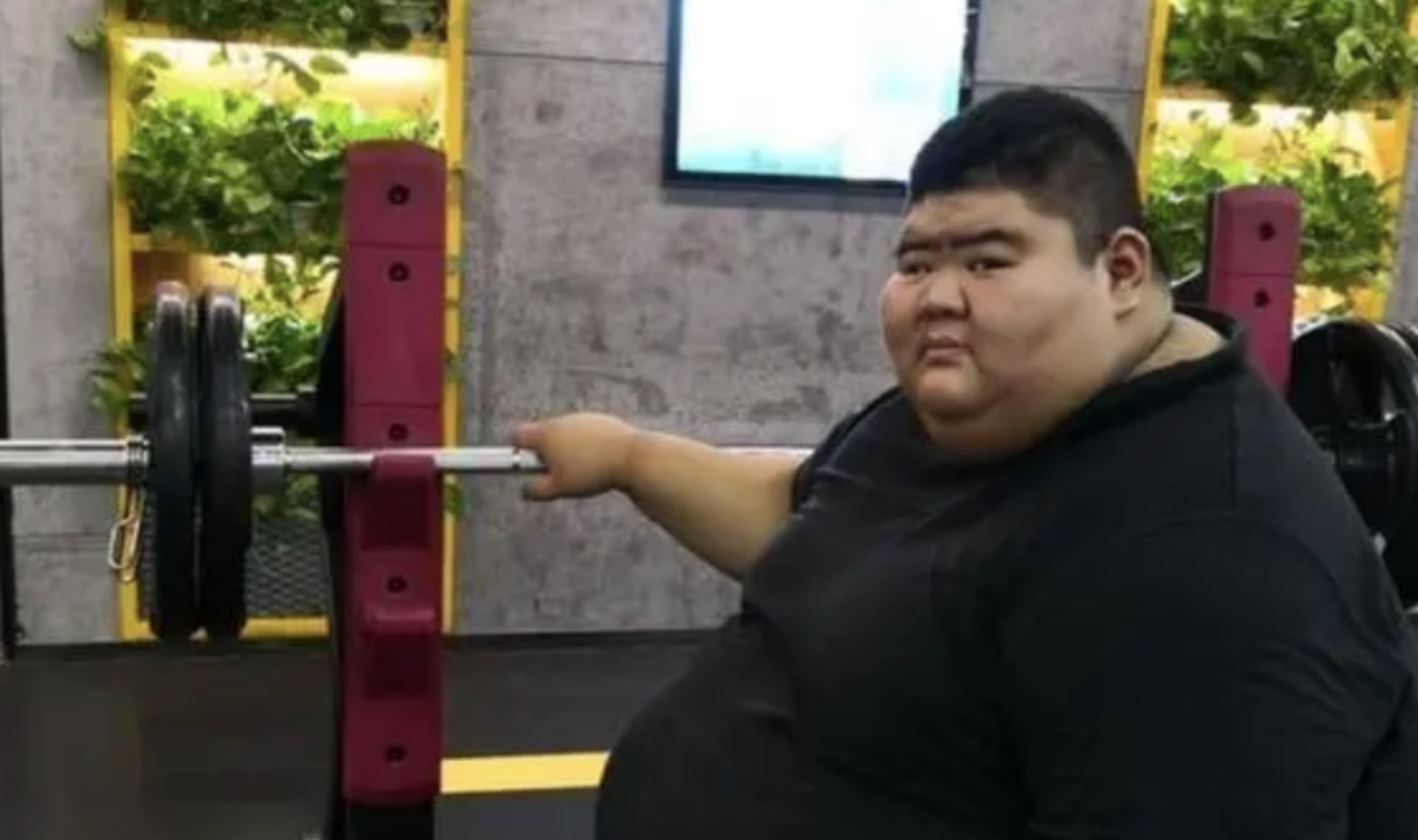 励志肥胖男王浩楠:一年减掉363斤,瘦身成功后抱得美人归