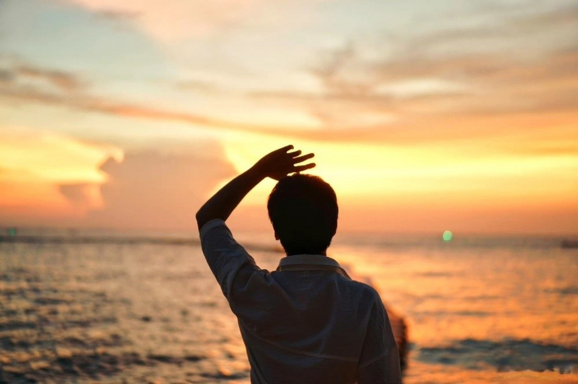 "我想起那天夕阳下的奔跑,那是我逝去的青春!