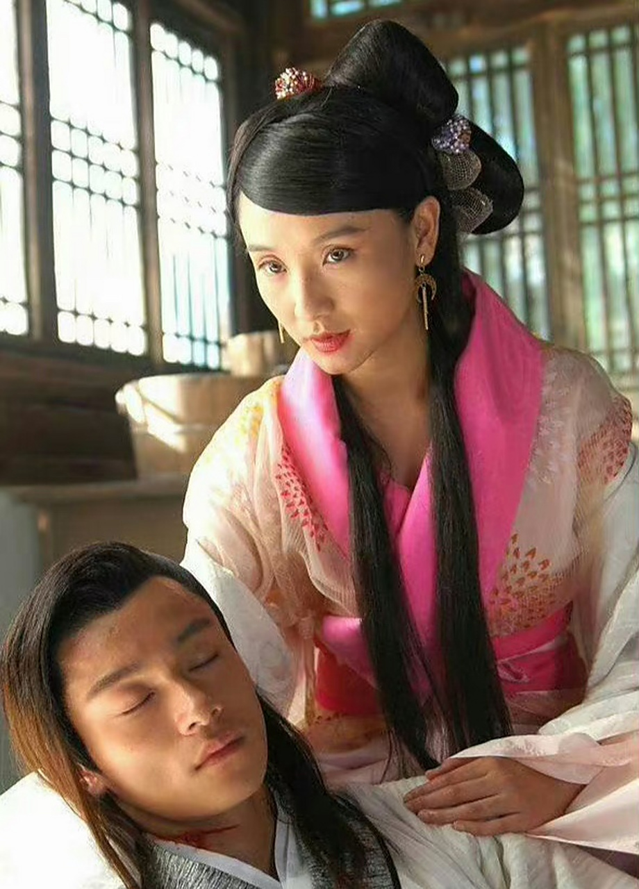 小时候曾经看过她在《小鱼儿与花无缺》里面演的邀月公主,真的非常