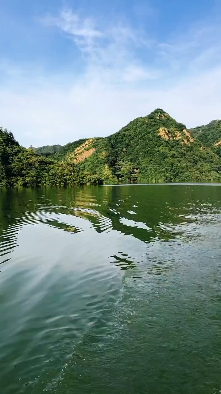 碧水蓝天青山
