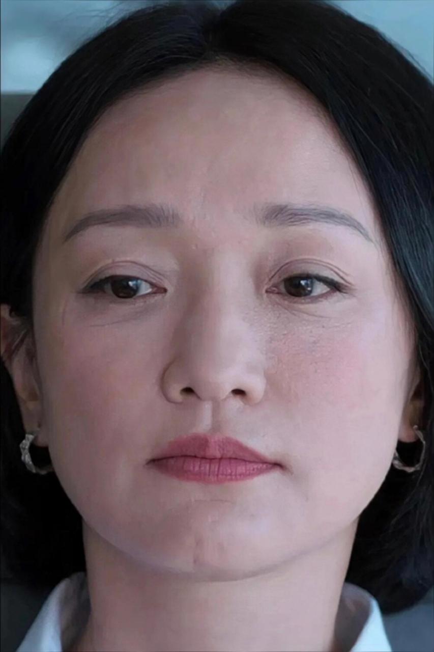 去掉美颜滤镜后的女明星: 30岁的钟楚曦, 49岁的周迅, 43岁的董洁!
