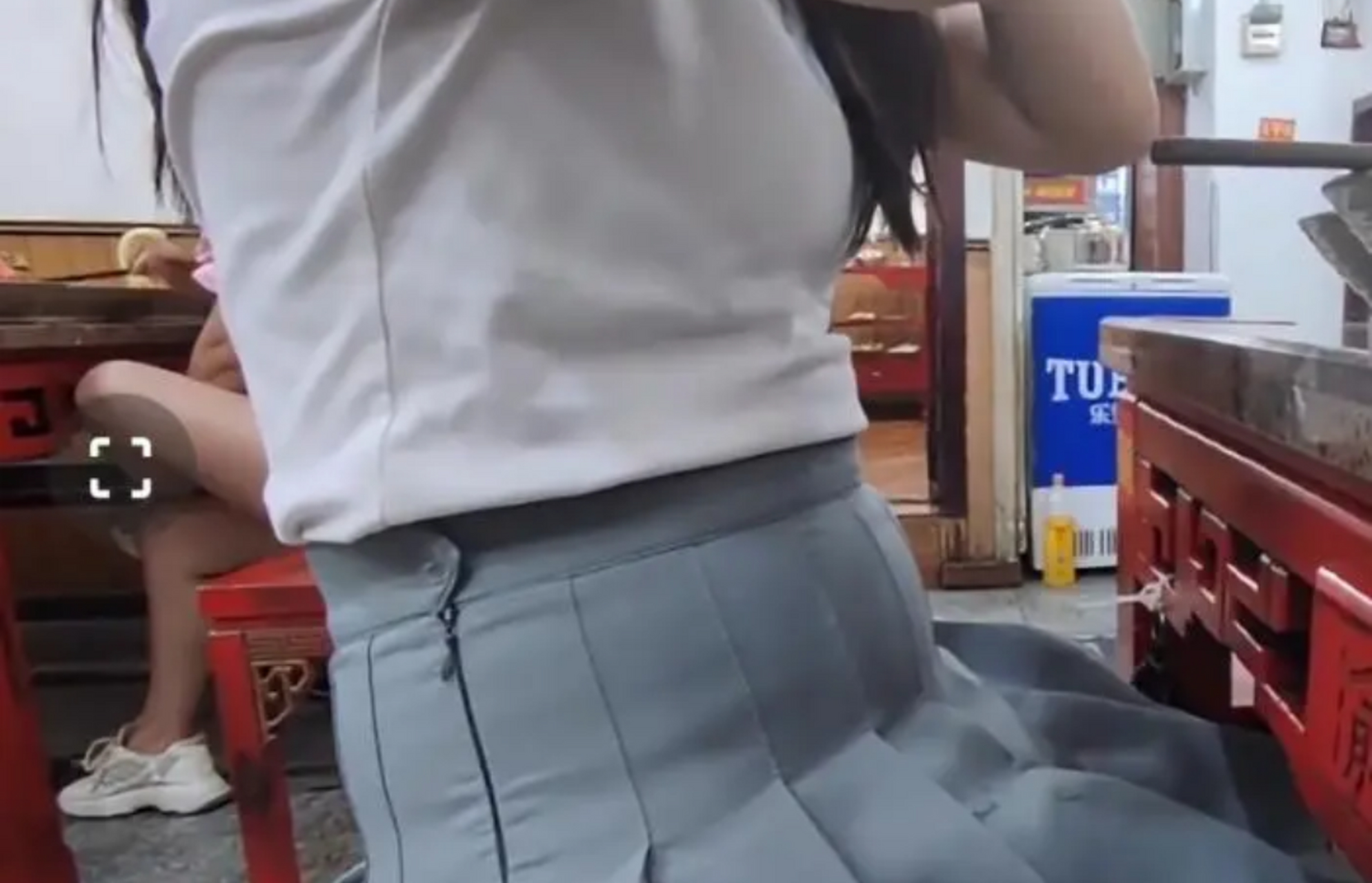 原来jk女生也有小肚子啊[笑哭]
