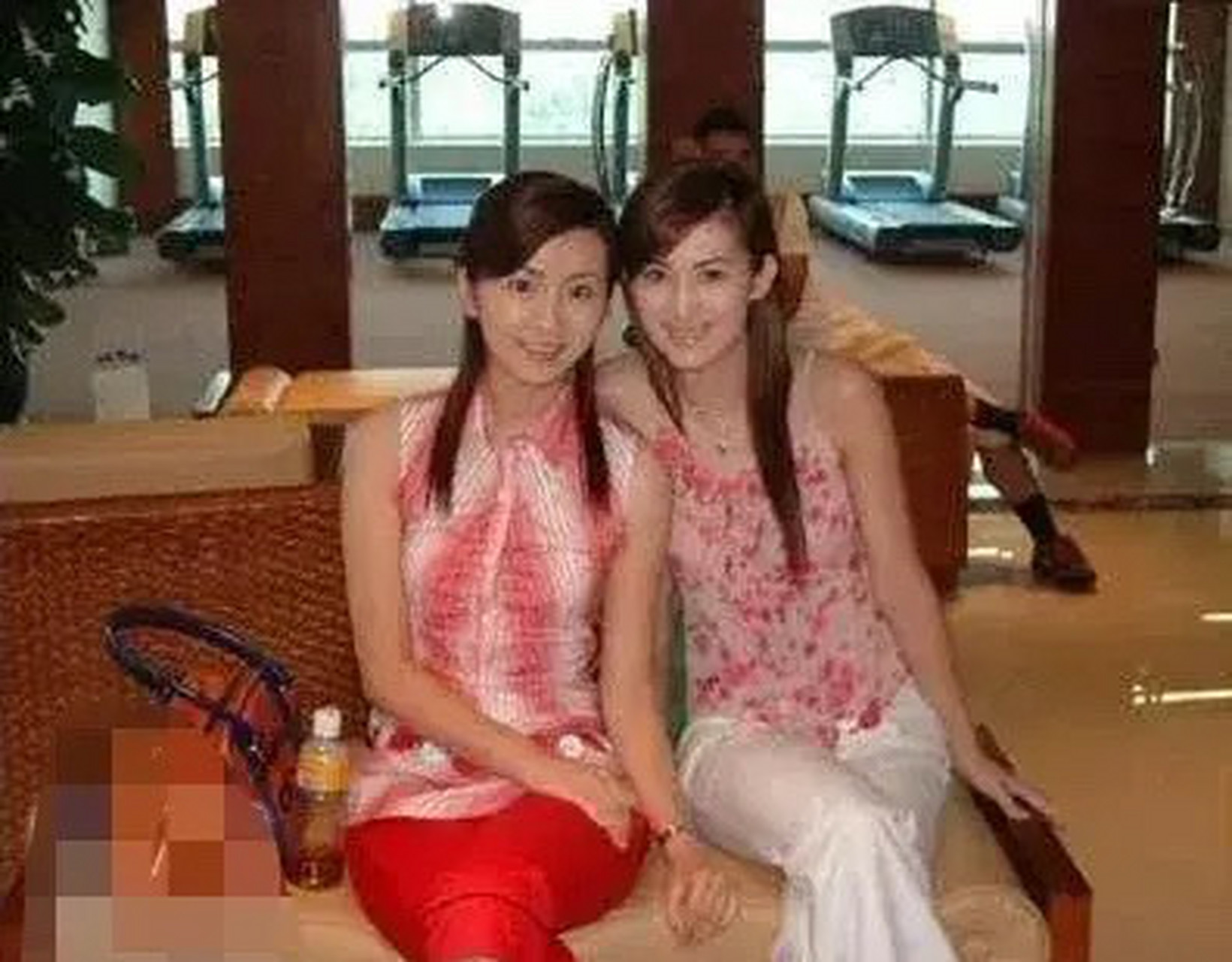 文二哥带着天上人间的李欣去青岛游玩.