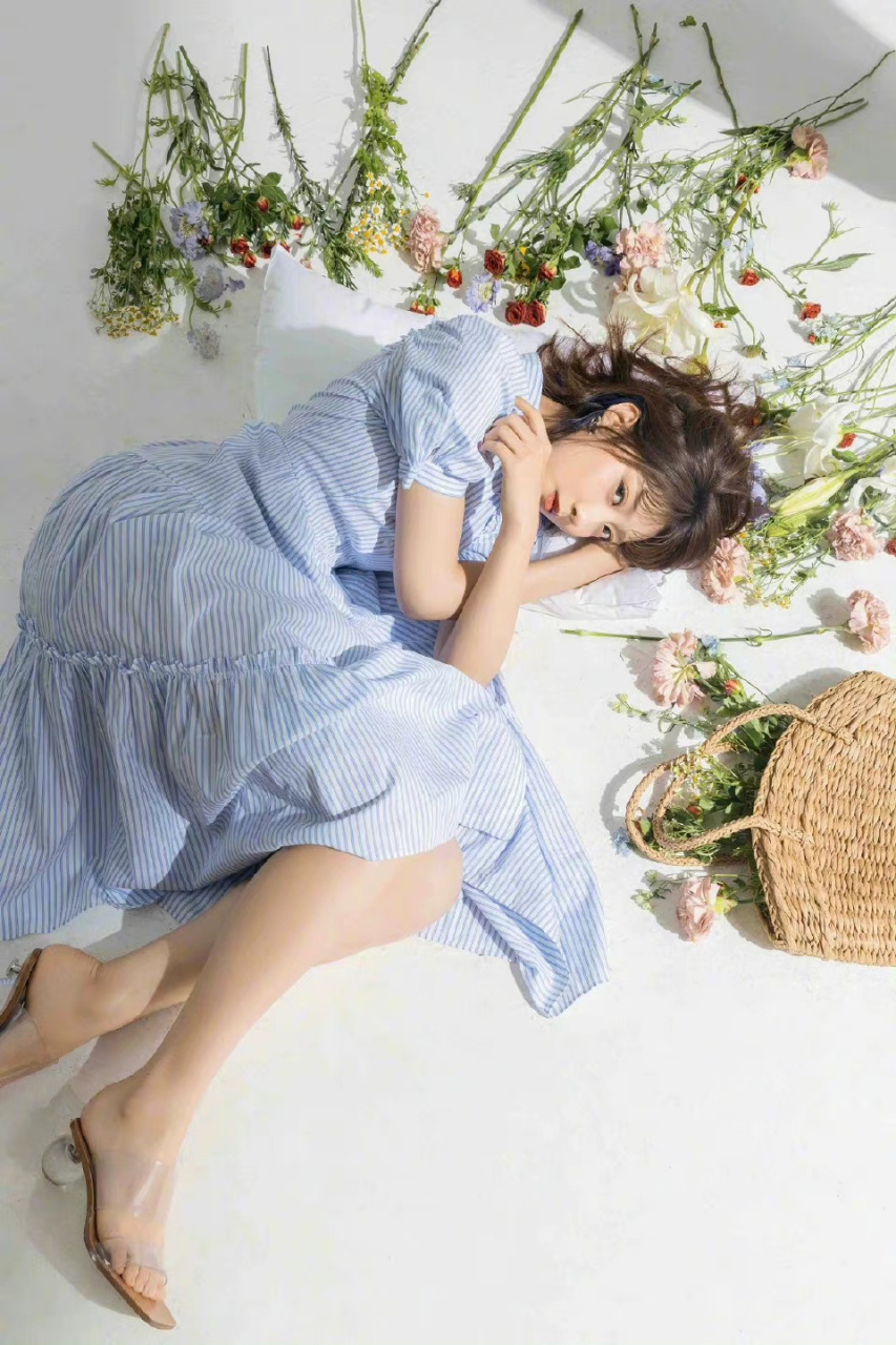 李艺彤  透明高跟凉鞋  美jio丫