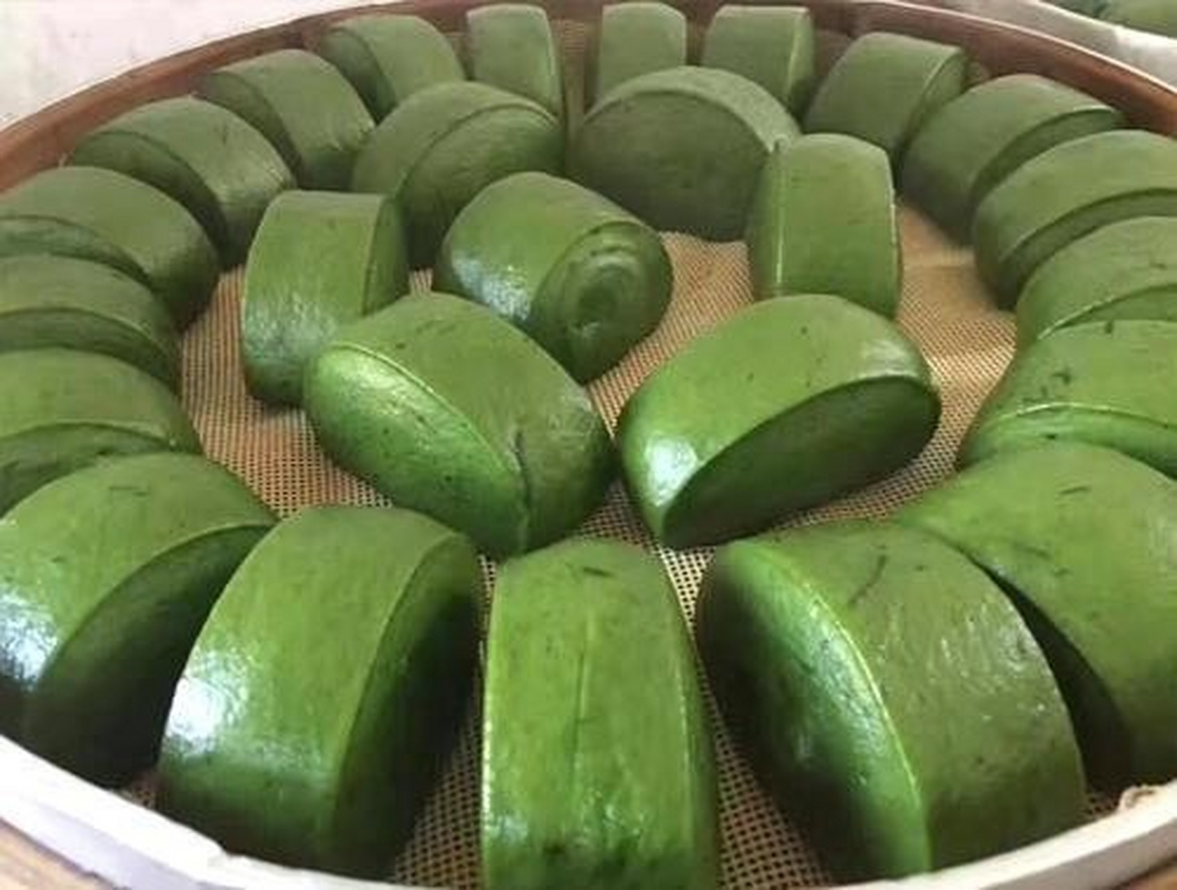 老妈发过来的艾草馒头图片 让我赶紧回家吃[色]