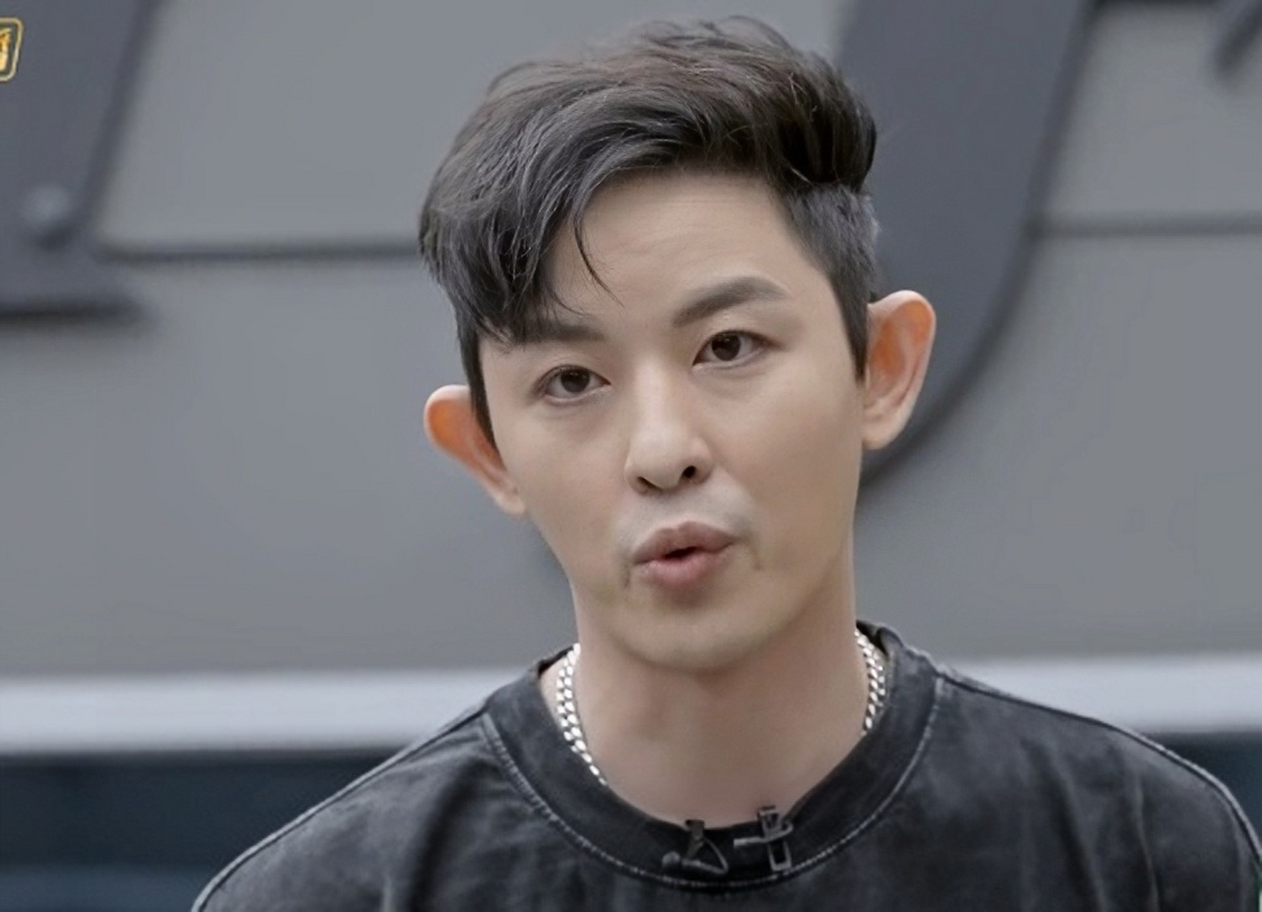 在《小姐不熙娣》节目里向空姐女友fafa