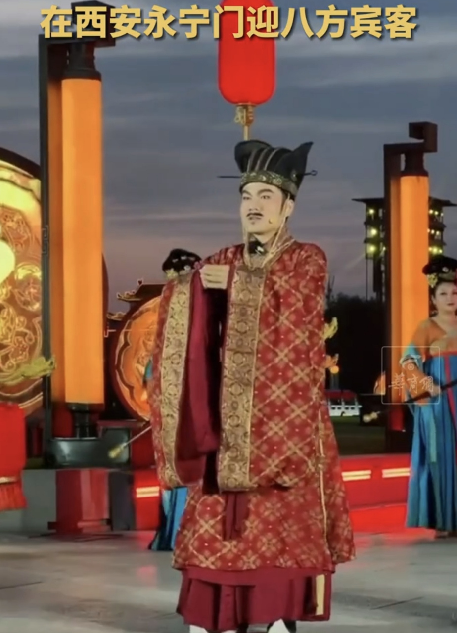 "国民女婿"董宇辉装扮成大唐"鸿胪寺少卿"造型亮相上热搜了 6月12日晚