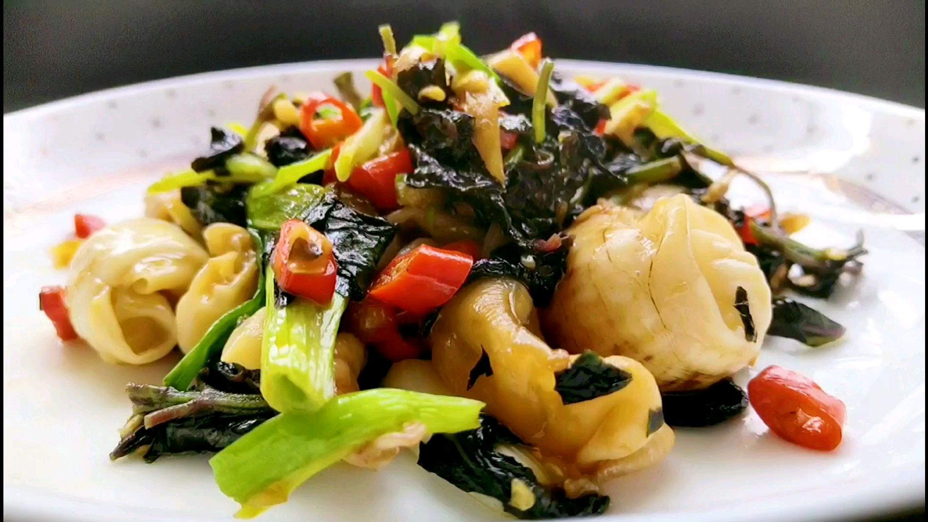 新鲜鱼泡怎样做好吃?湖北小伙来教您,香辣开胃又下饭