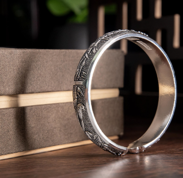 年底送什么:精选礼物心满意足,瑞银鸟银器增添好心意