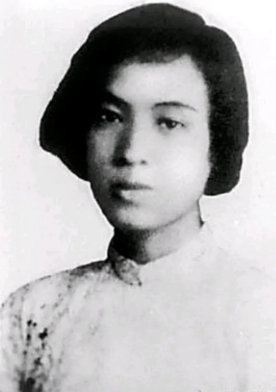 1934年,南京雨花台刑场,一位浑身是血的女战士被敌人带到了执行枪决的