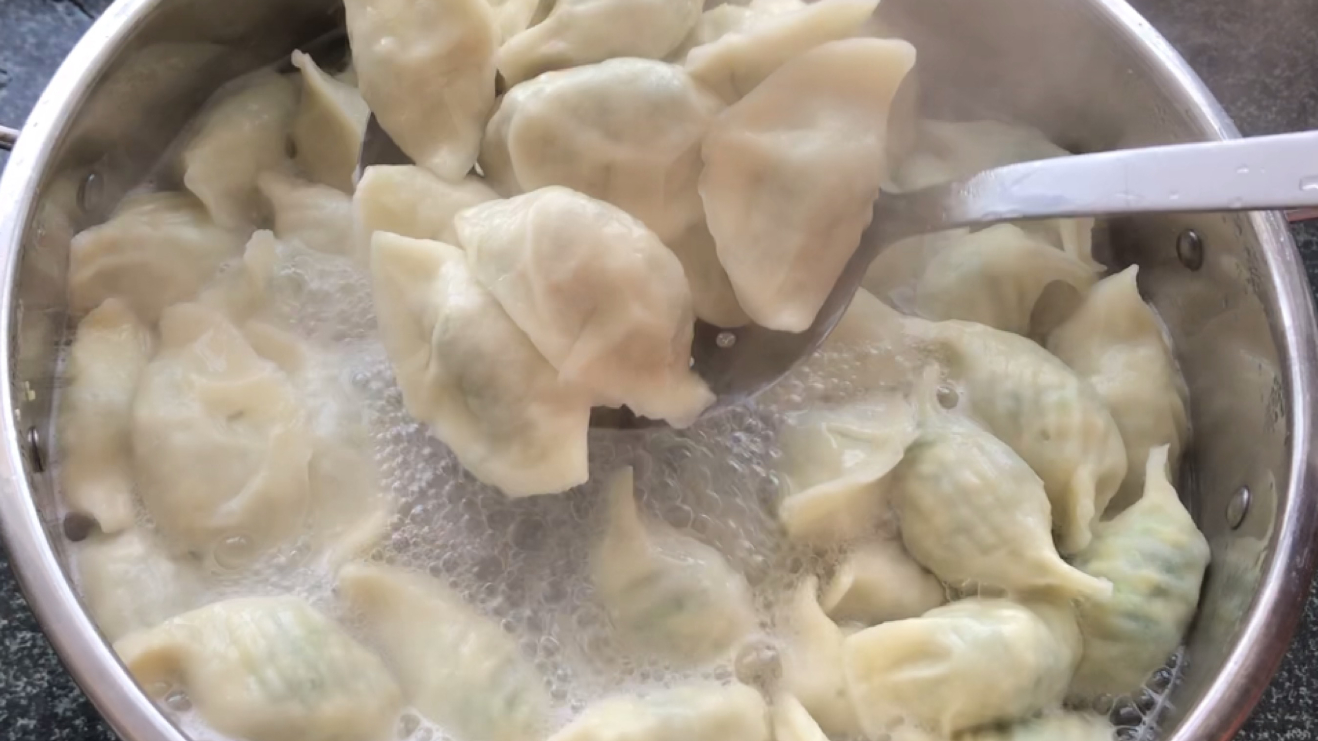 韭菜鸡蛋馅饺子,10人9错,大厨教你正确的做法,韭菜鲜嫩不出水