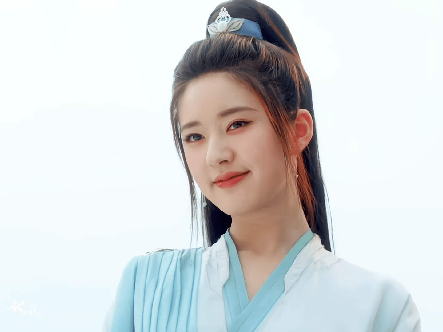 且试天下,赵露思红色面纱造型惊艳