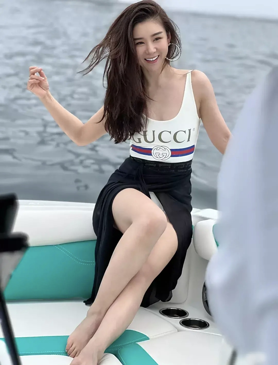 李小萌暴瘦,泳装身材好火辣,像王雷的小女朋友了.