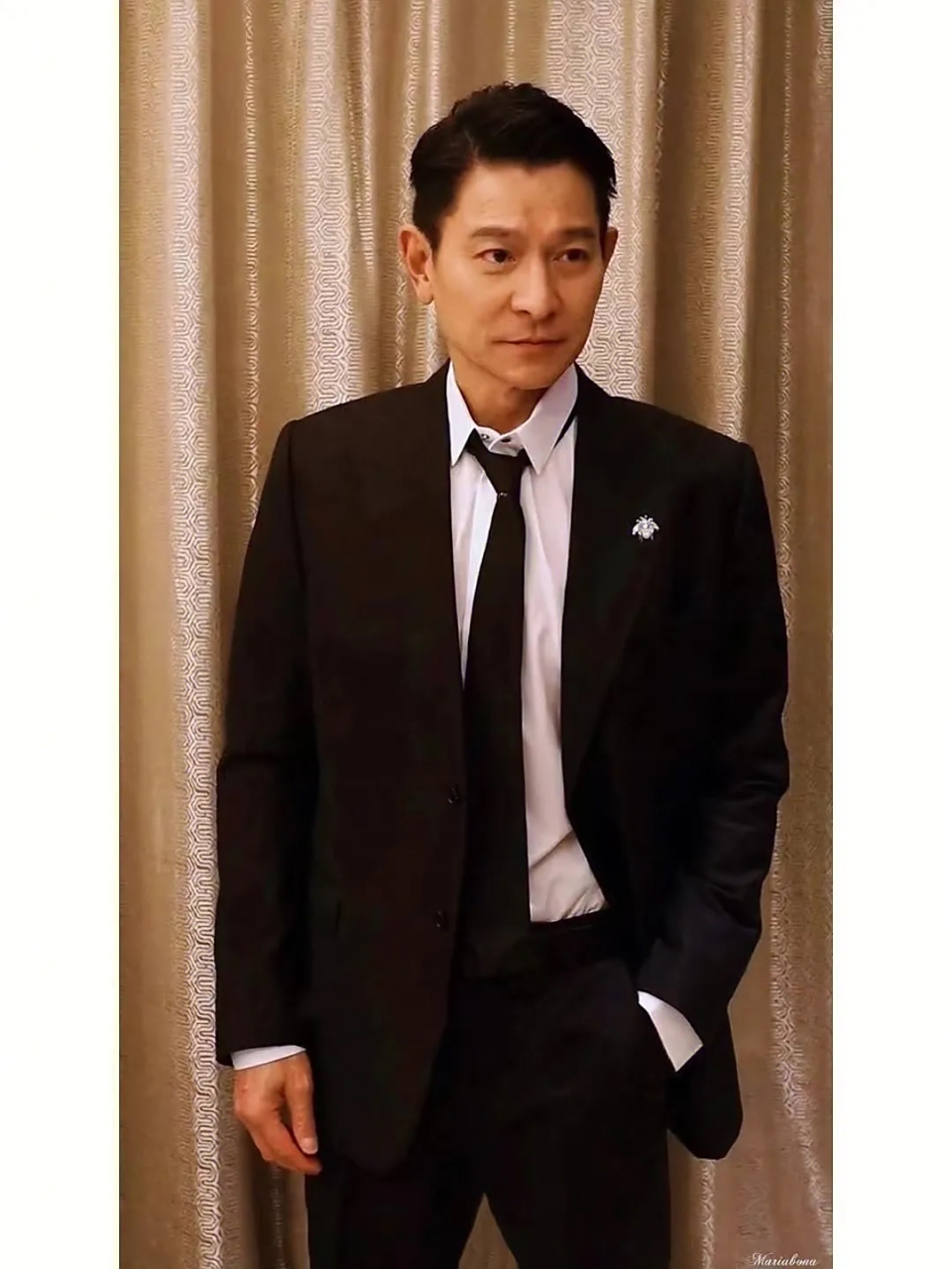 1997年,张卫健投资失败,手足无措时,他找到刘德华:"老板,我马上要破产