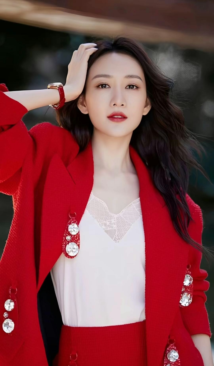 王鸥红色衣服真漂亮