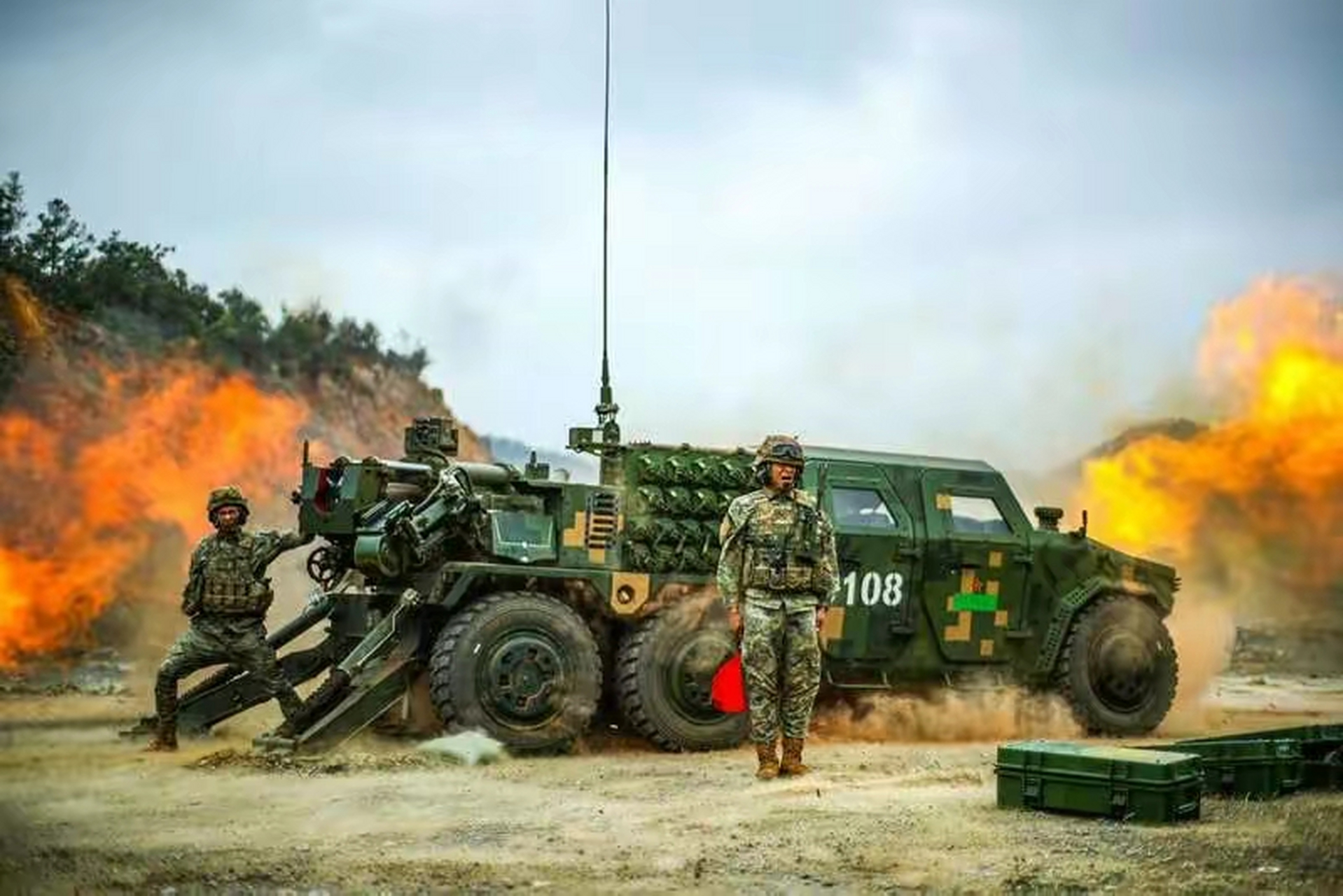 车载榴弹炮实弹射击,火力震撼!