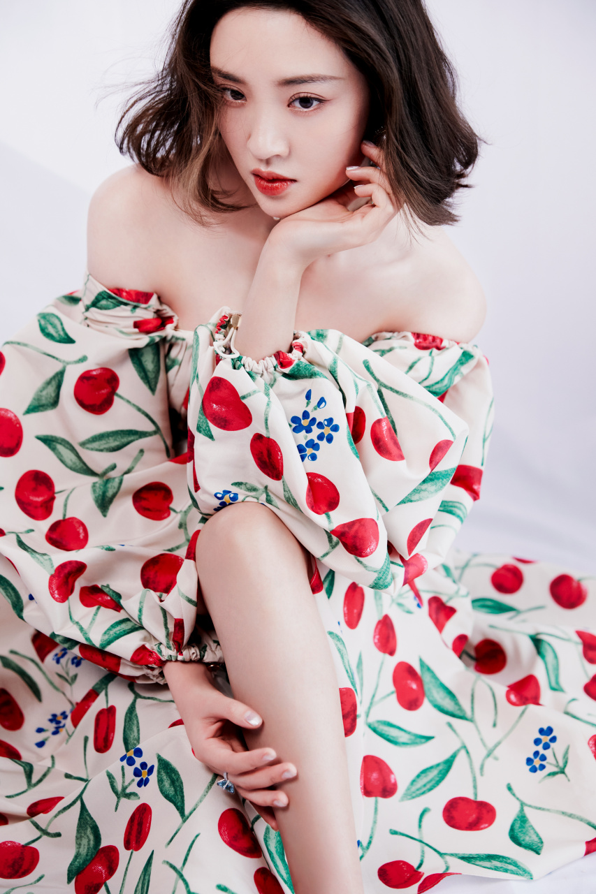 唐艺昕  美腿玉足合集