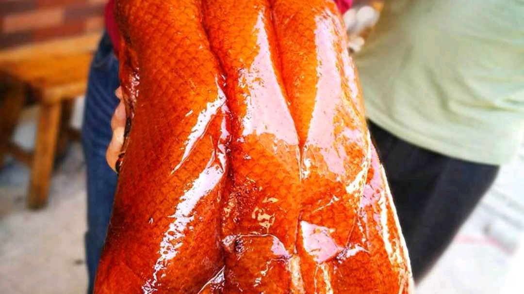 郭师傅今天教大家烧鹅香油制作,方法简单,香味纯正持久留香