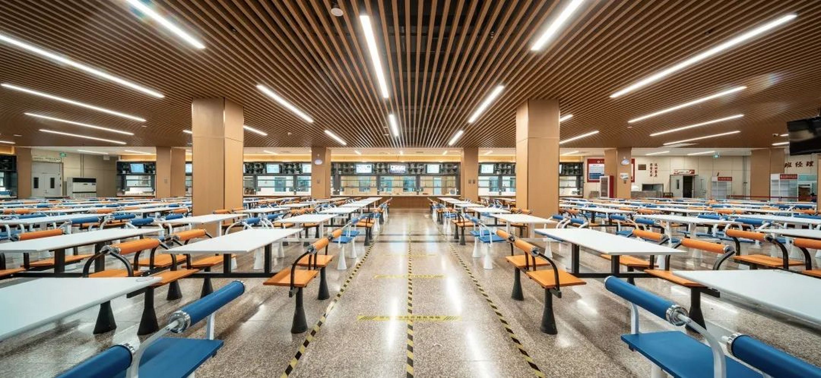 一味叫嚷拒绝预制菜进校园,我们更应该反思,现今食堂饭菜的质量,是否