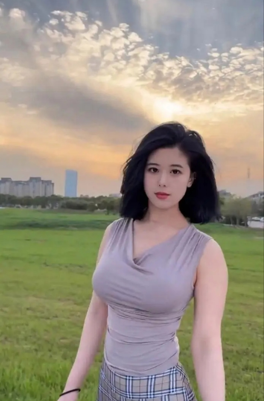 一张娃娃脸,却拥有少妇的身材!