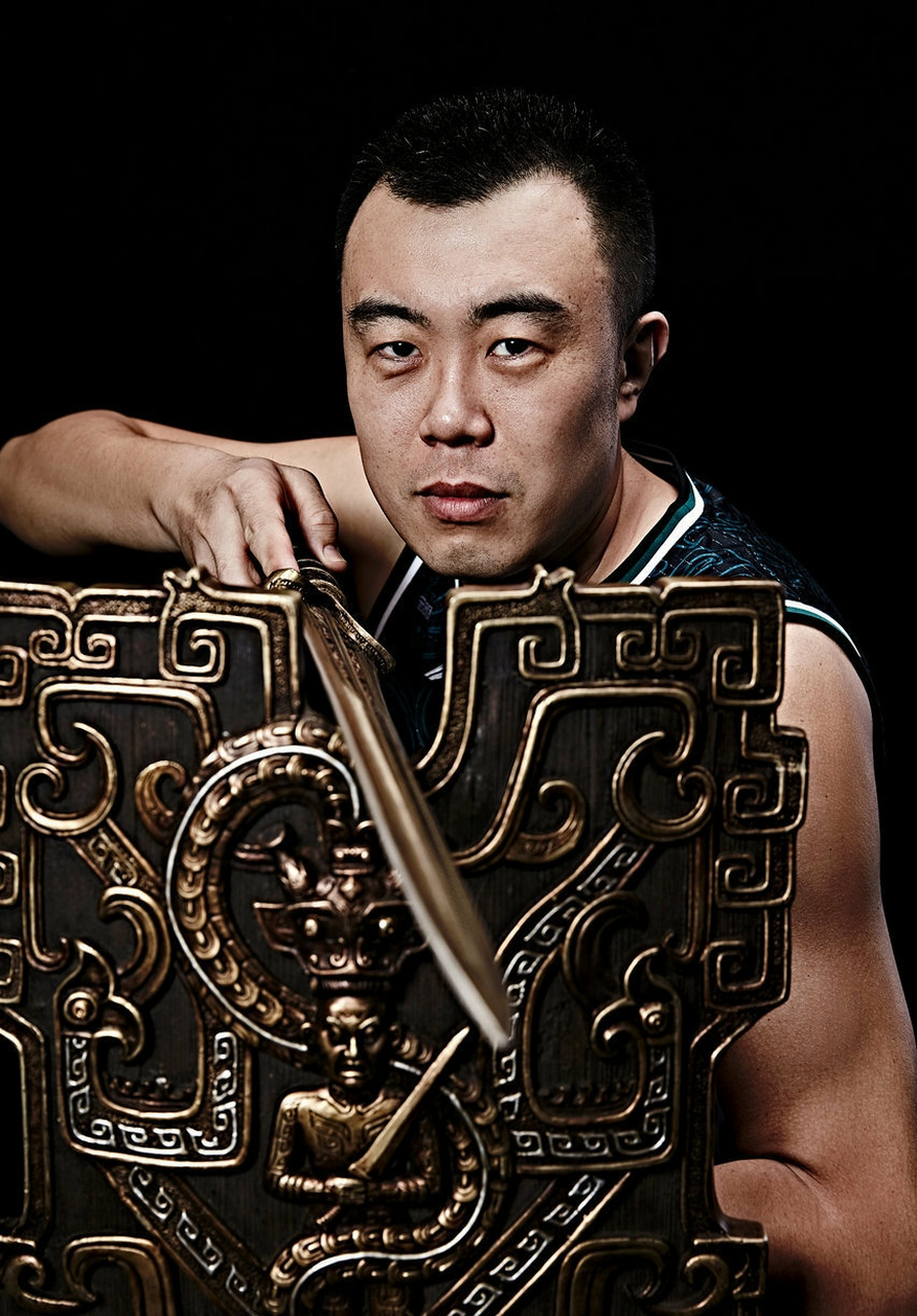 大韩这也太厉害了,拿着盾牌,他把守的辽宁男篮内线,谁敢进来?