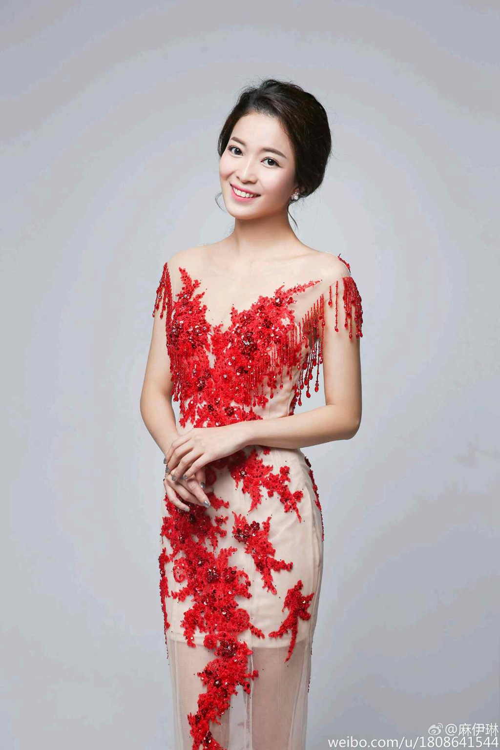 她是东方卫视主持人,当年风光嫁豪门,后离婚直播卖货抚养儿子