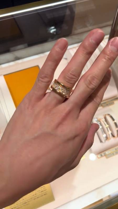 宝格丽带钻男士戒指#钻戒#高端轻奢饰品#同城-度小视