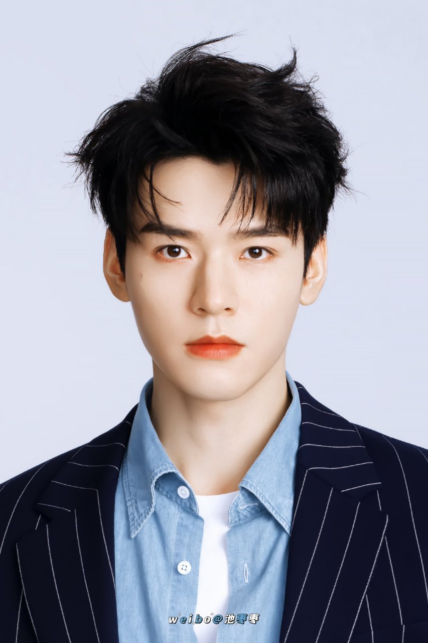 龚俊# 分享一组好正的证件照