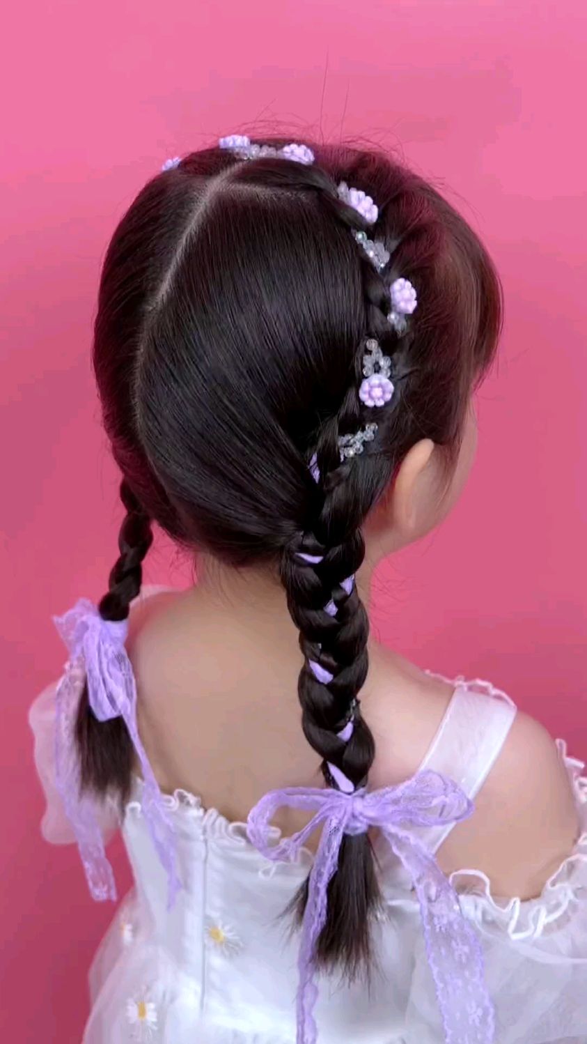 儿童编发:甜美可爱的公主发型,只需要一根发带,轻松搞定-度小视