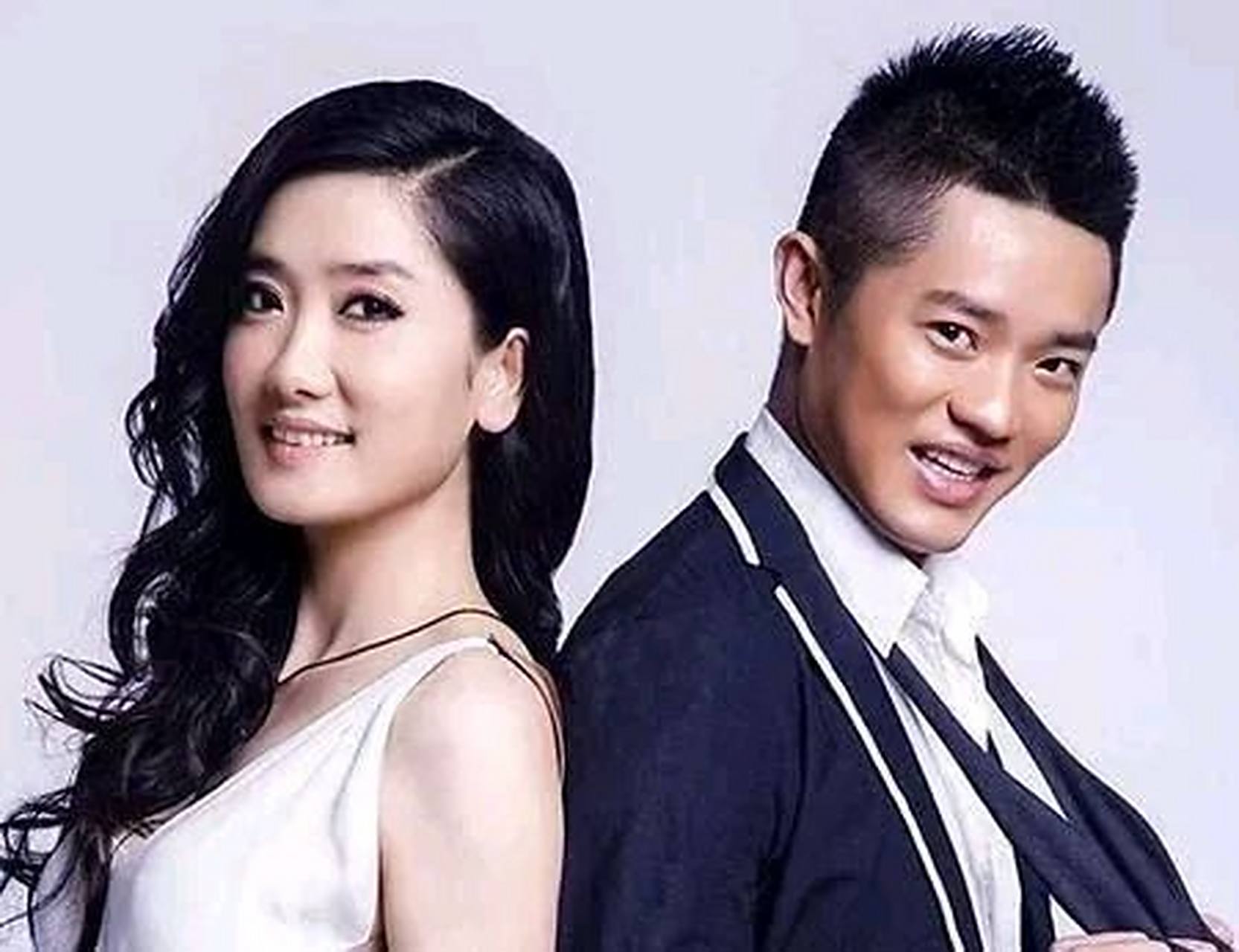 当年,徐明朝追求玲花时,问曾毅:"你们两个人不是恋人关系吧?