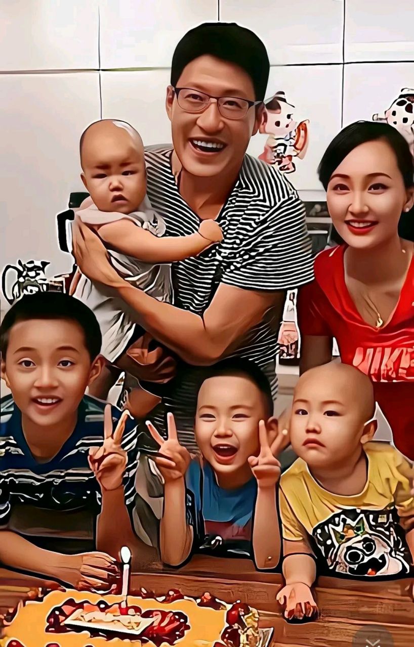 于震一家合照.  告诉你什么是人丁兴旺.  他老婆是真的能生啊.
