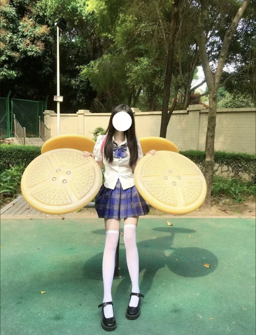 最喜欢的就是jk制服美女这白腿袜,是真的超性感!