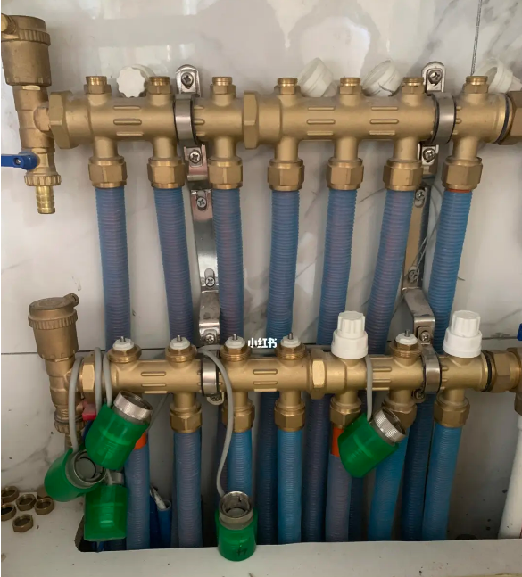 地暖分水器进水管热回水管凉