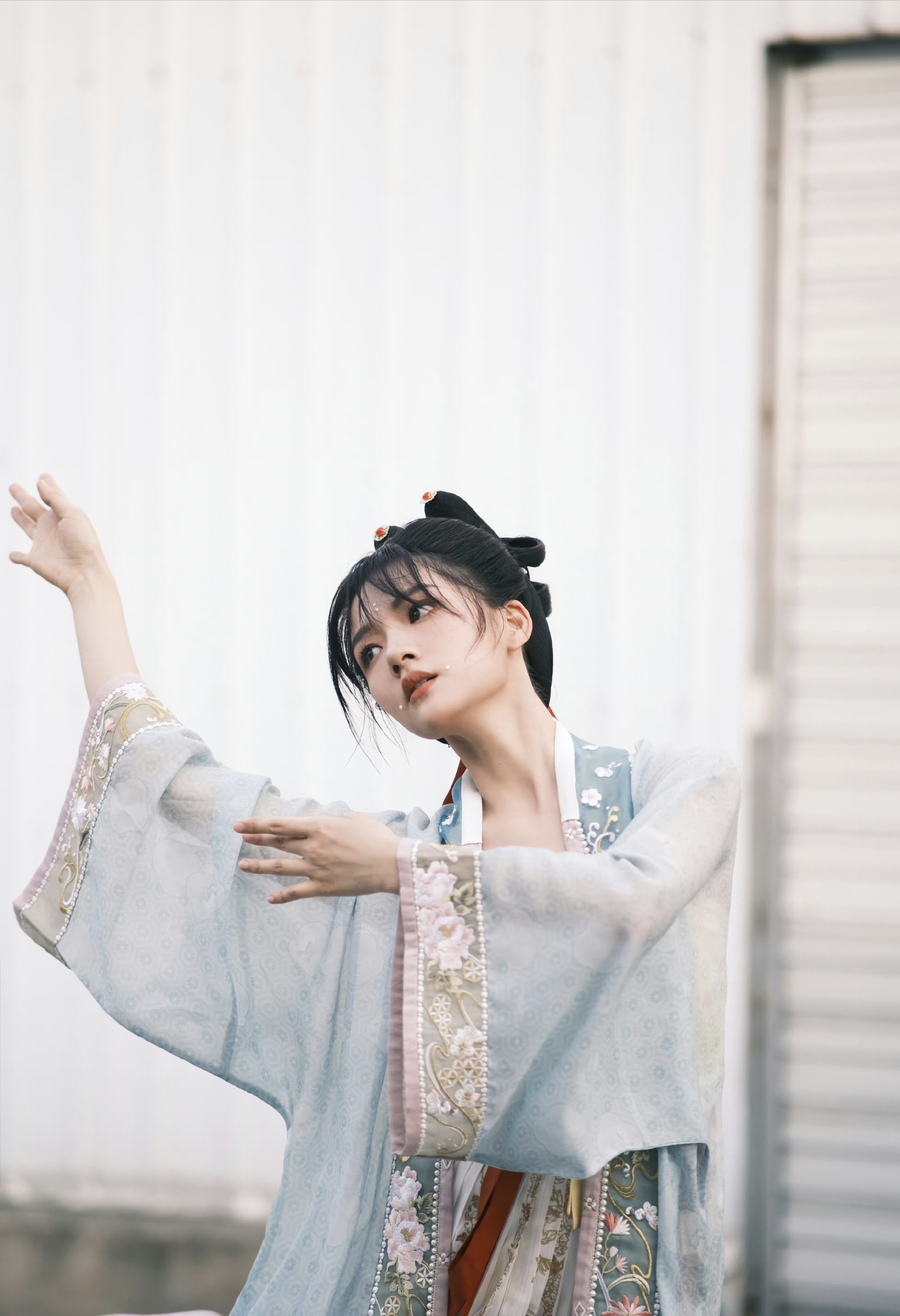 任敏i古风珍珠妆柔美婉约,一瞬间梦回徽柔!