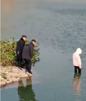 安徽17岁女生跳河自尽 知情者:跳河前一天,她在附近徘徊了好久