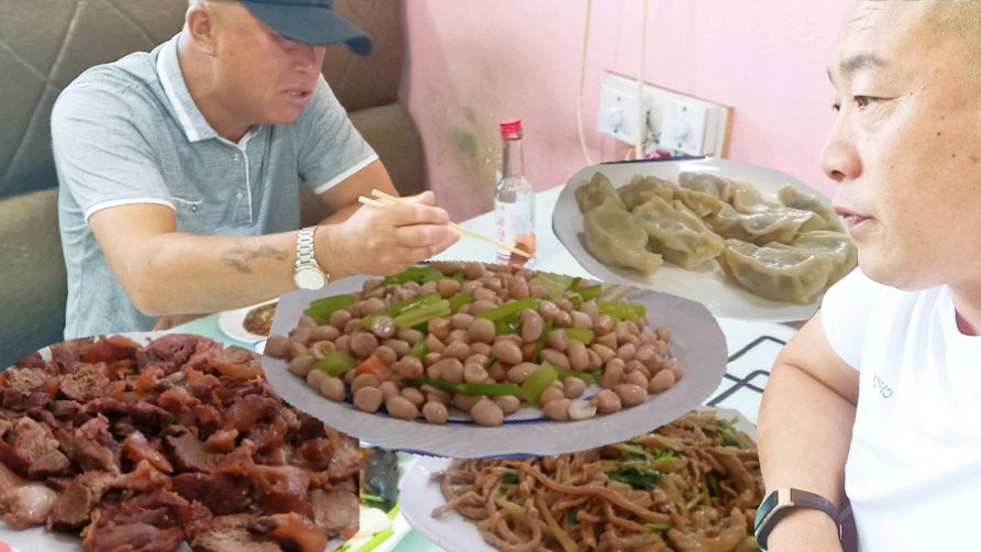 哥仨饭店品尝驴腱子肉,吃驴肉蒸饺,最后上这盘东北老菜叫啥名?
