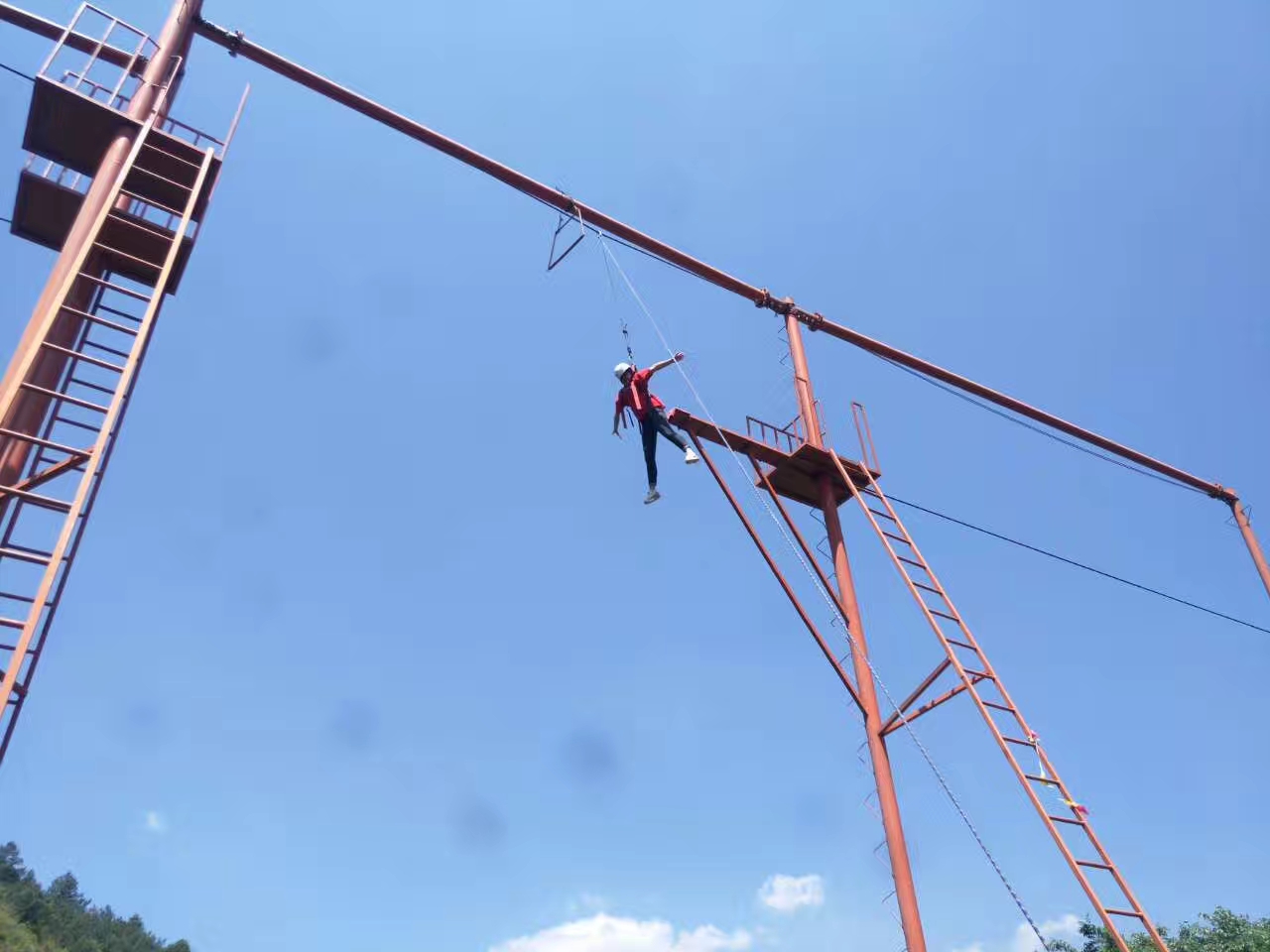 云南昆明团建拓展游戏项目|高空抓杠