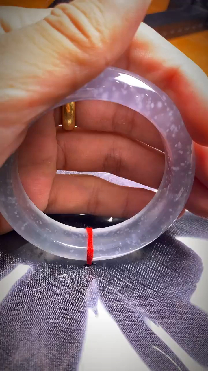 粉丝小姐姐定做这只翡翠木那雪花棉手镯起货了,是否也会是你的菜?