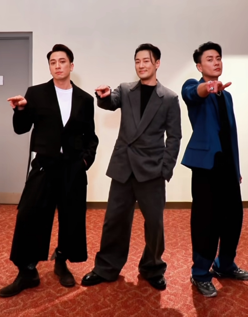 仨人身高都是1米80硬是被摄影师拍成了五五分