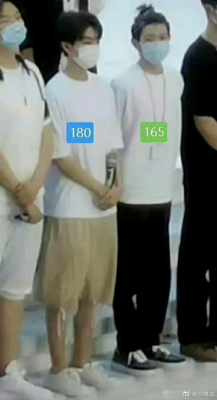 跟165的王源身高差不太像差15cm#王俊凯#  #tfboys十年之约演唱会官宣