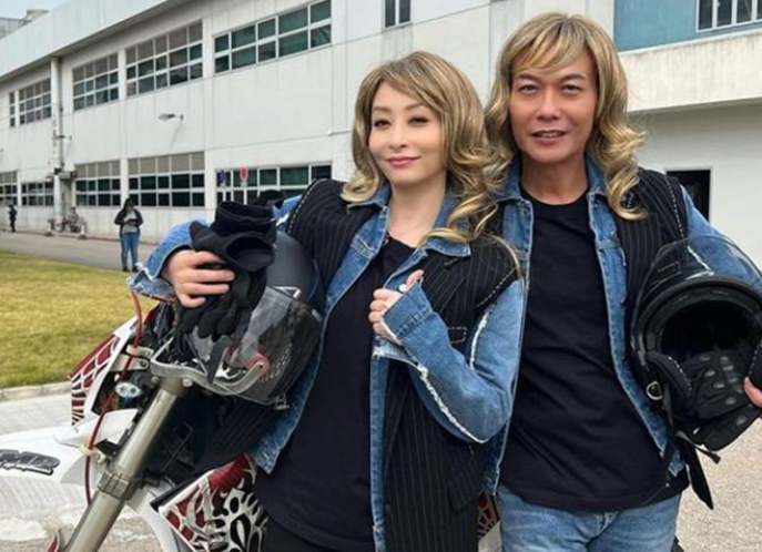 汤盈盈大伯哥同框,钱小豪假发扮女人,剧中是一对,真是让人羡慕