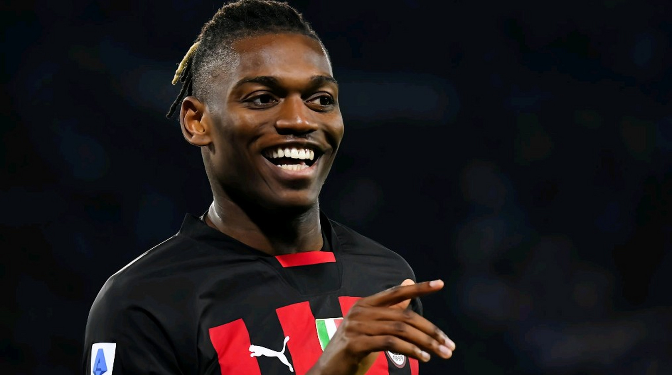 罗马诺:拉斐尔-莱奥将与米兰续约至2028年6月#足球# #转会# #国际足球