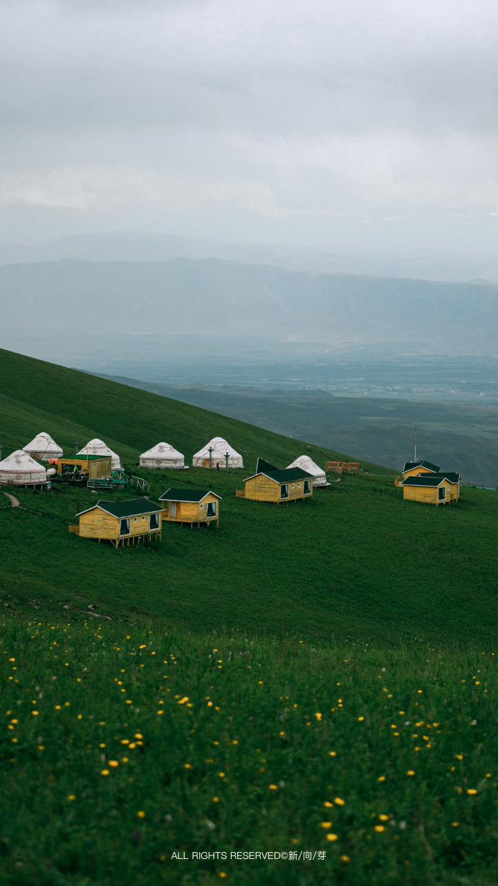 【人人海海,山川尔尔】 在这个空荡的世界和生活,每个人都有属于他的