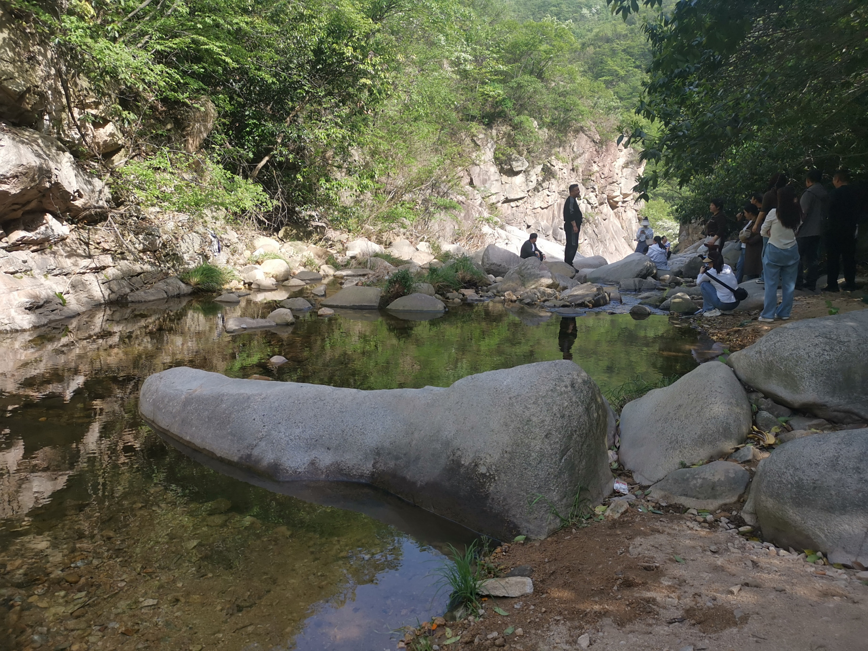 信阳黑龙潭瀑布,壮观之极,野外探险好去处!